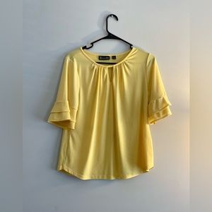 Yellow nice NYC 7th avenue size M top